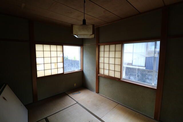 1977 8K House in Kanazawa with 169m² Land - 1.8 Million Yen - Image 1