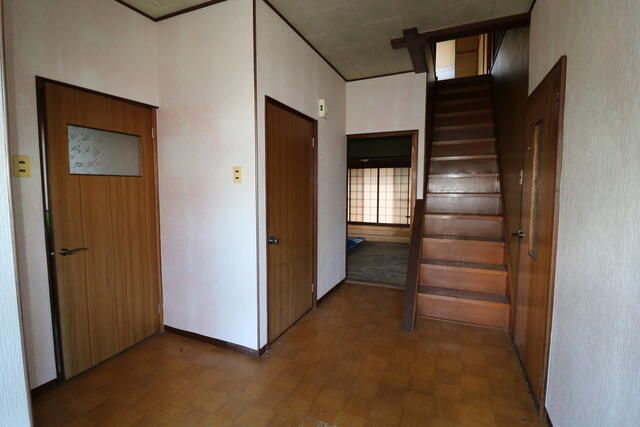 1977 8K House in Kanazawa with 169m² Land - 1.8 Million Yen - Image 2
