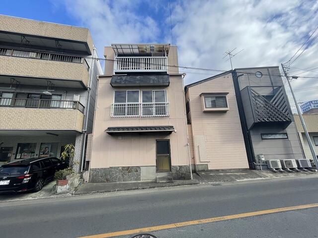 5LDK House for Sale in Central Kumamoto with Dual Road Access - Thumbnail 2