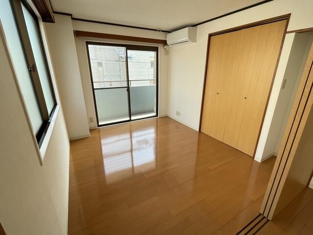 2LDK Apartment for Rent in Zenpukuji, Suginami, Tokyo - Thumbnail 4