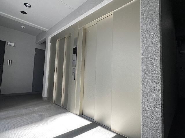 Cosmo Forum Mitaka 2DK Apartment for Sale in Mitaka, Tokyo - Thumbnail 3