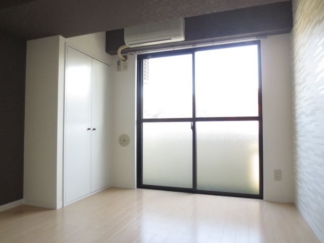 1DK Apartment for Rent in Hino, Tokyo - 24.88 sqm - Thumbnail 2