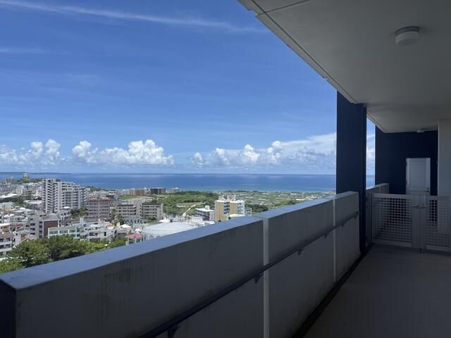 3LDK Corner Apartment with Balcony in Nishihara, Okinawa - Thumbnail 4