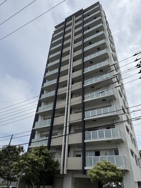 3LDK Corner Apartment with Balcony in Nishihara, Okinawa - Thumbnail 2