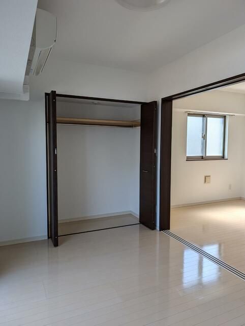 1LDK Apartment for Rent in Taito-ku, Tokyo – 40.04 sqm - Thumbnail 4