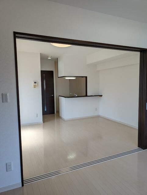 1LDK Apartment for Rent in Taito-ku, Tokyo – 40.04 sqm - Thumbnail 3