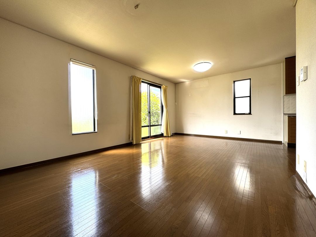 2LDK House with Solar Power in Quiet Akaiwa, Okayama - Thumbnail 2