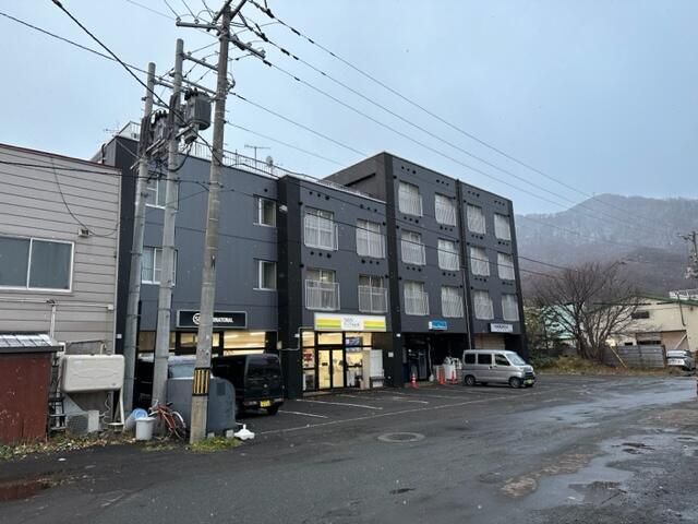 1985 Mixed-Use Apartment Building for Sale in Central Sapporo - Thumbnail 4