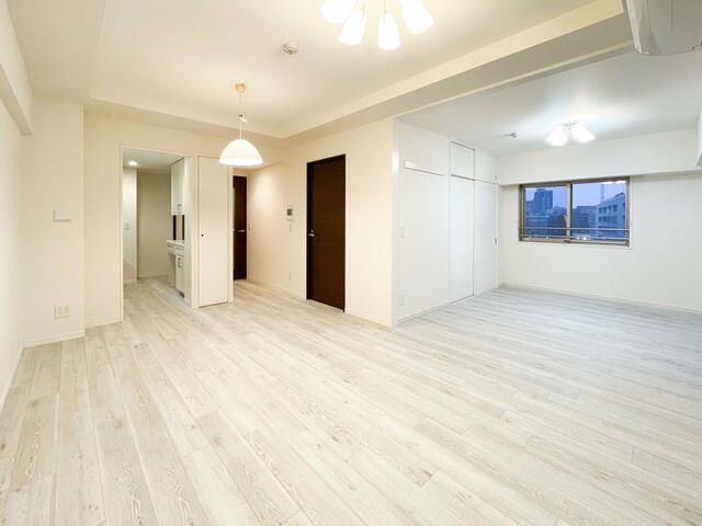 2LDK Apartment for Rent in Naka-ku, Yokohama (78.39 sqm) - Thumbnail 4