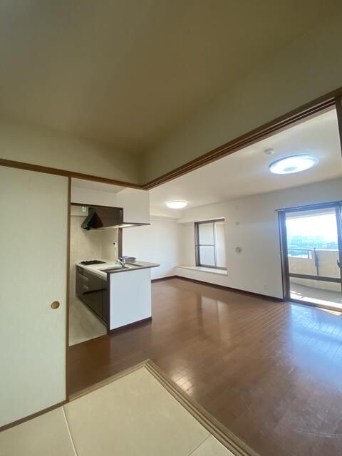 3LDK Apartment for Sale in Makuhari Hongo, Chiba City - Thumbnail 3