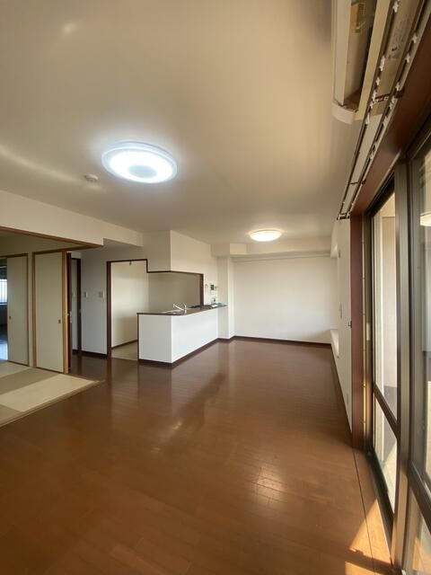 3LDK Apartment for Sale in Makuhari Hongo, Chiba City - Thumbnail 2