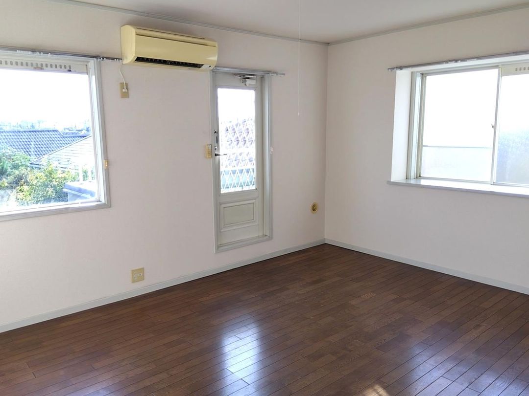 3LDK Terraced House for Rent in Kunitachi, Tokyo - Thumbnail 2