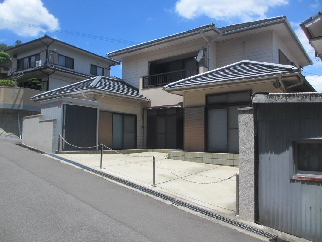 7DK Detached House for Sale in Nagasaki City with 3 Parking Spaces - Main Image