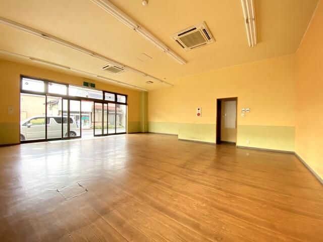 Shop/Office for Rent in Tsuru, Yamanashi - 81 sqm, 2 Parking - Thumbnail 3