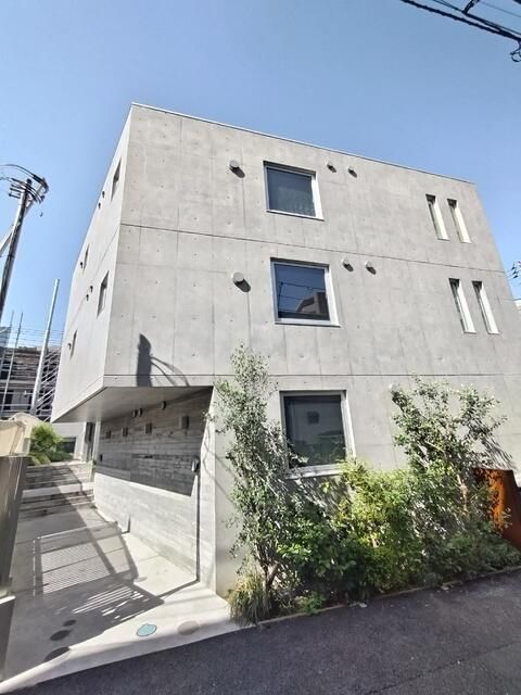 Modern RC 1R Apartment in Shimo-Ochiai, Shinjuku - Thumbnail 2