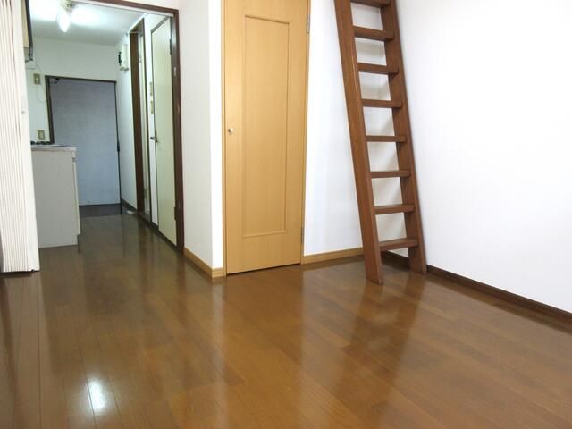 Student 1K Apartment with Loft near Seiseki-Sakuragaoka Station - Thumbnail 3