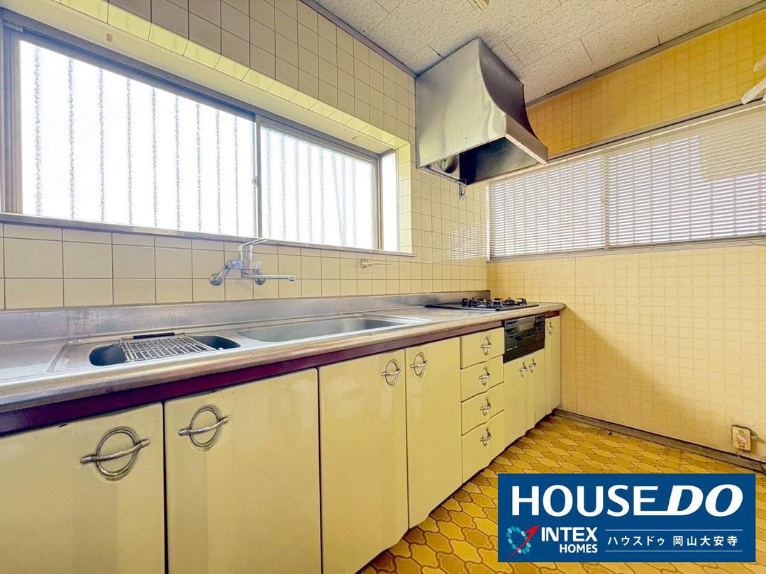 4LDK House for Sale in Quiet Okayama Neighborhood with Garden & Parking - Thumbnail 3