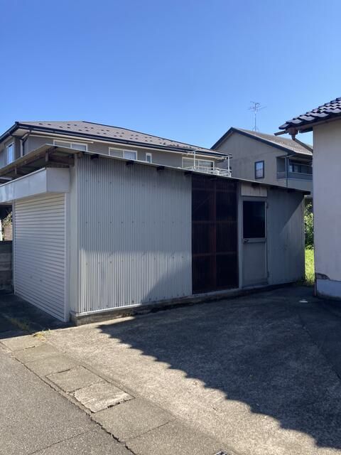 6DK House for Sale in Toyama City with Large Garden and Parking - Thumbnail 3