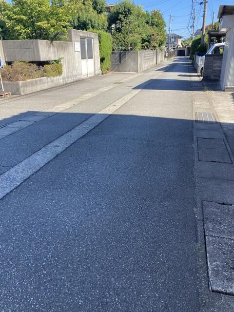 6DK House for Sale in Toyama City with Large Garden and Parking - Thumbnail 4
