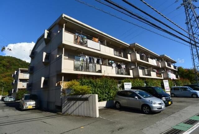 Riverside A Building 3LDK Apartment for Rent in Otsuki, Yamanashi - Thumbnail 2