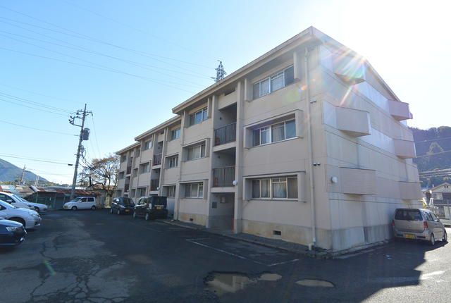 Riverside A Building 3LDK Apartment for Rent in Otsuki, Yamanashi - Thumbnail 3