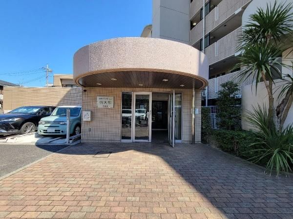 3LDK Apartment for Sale near Meidaimae Station, Suginami - Thumbnail 2