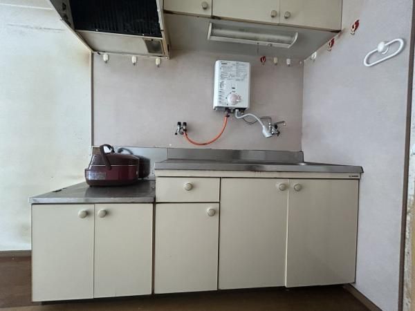 1969 3DK Wooden House for Sale in Daito City, Osaka - Thumbnail 3