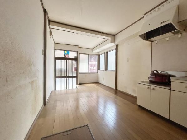 1969 3DK Wooden House for Sale in Daito City, Osaka - Thumbnail 2