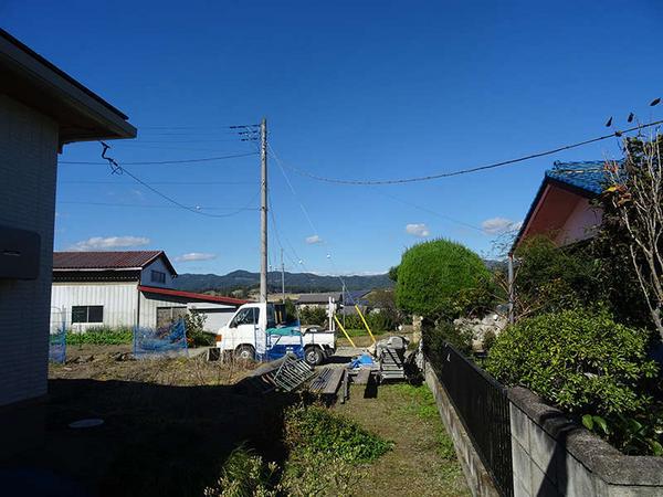 A Japanese house with a Japanese-style garden, built in a residential area with good living convenience - Thumbnail 3