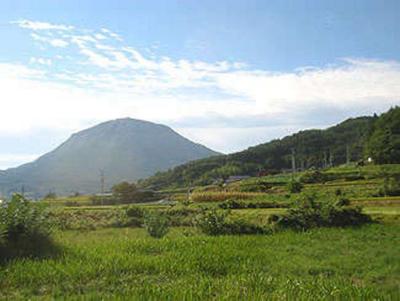 A land where you can enjoy the view of the mountains to your heart's content — Image 1, Aoki, Nagano