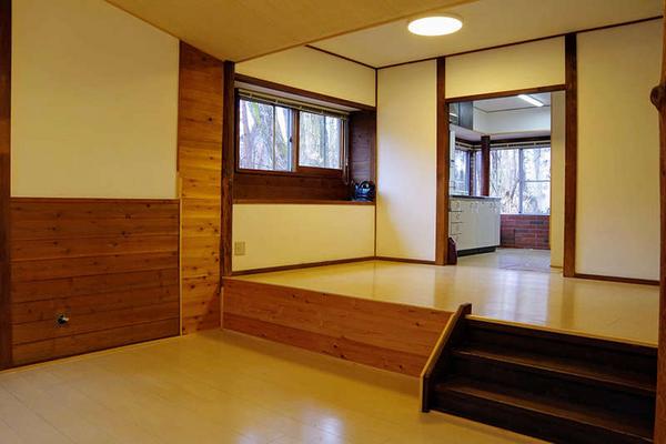 Traditional Japanese House with Mountain Views in Yamanashi - Thumbnail 2