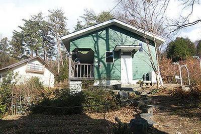 A one-story house on a hill with lush greenery — Image 1, Chichibu, Saitama