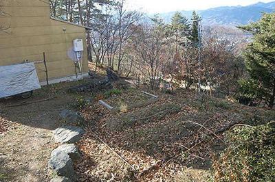 A one-story house on a hill with lush greenery — Image 4, Chichibu, Saitama