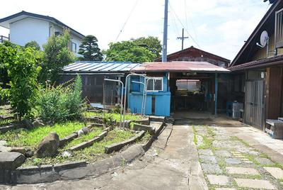 An old folk house with a work hut in the village and full of Showa era — Image 1, Hara, Nagano