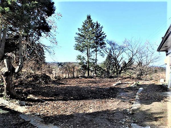 A house with a vegetable garden on a peaceful hill - Thumbnail 3