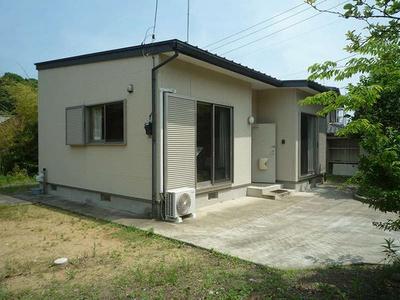 A small beauty house in front of the bus stop — Image 1, Hokota, Ibaraki