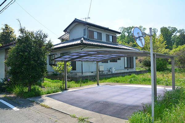 A two-story building with a barrier-free renovation with a long view of the mountains of Kamis state - Thumbnail 3