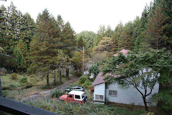 A mountain lodge built on a hill behind the land for sale - Thumbnail 2