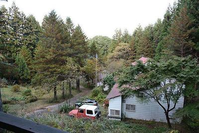 A mountain lodge built on a hill behind the land for sale — Image 1, Minano, Saitama