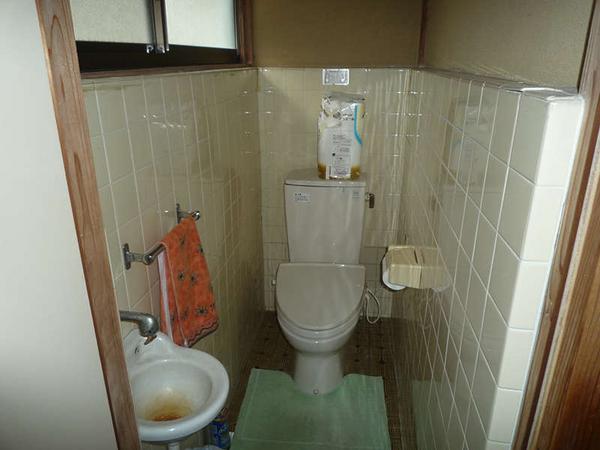 Toilet room in an older Japanese property listing