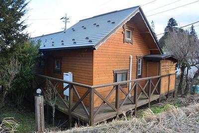 A playful Scandinavian log house built on a hill overlooking the countryside — Image 4, Matsukawa, Nagano