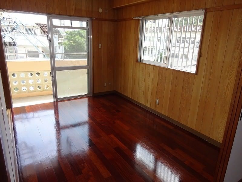 Plaza Toyomi 2DK Apartment for Rent in Tomigusuku, Okinawa - Thumbnail 4