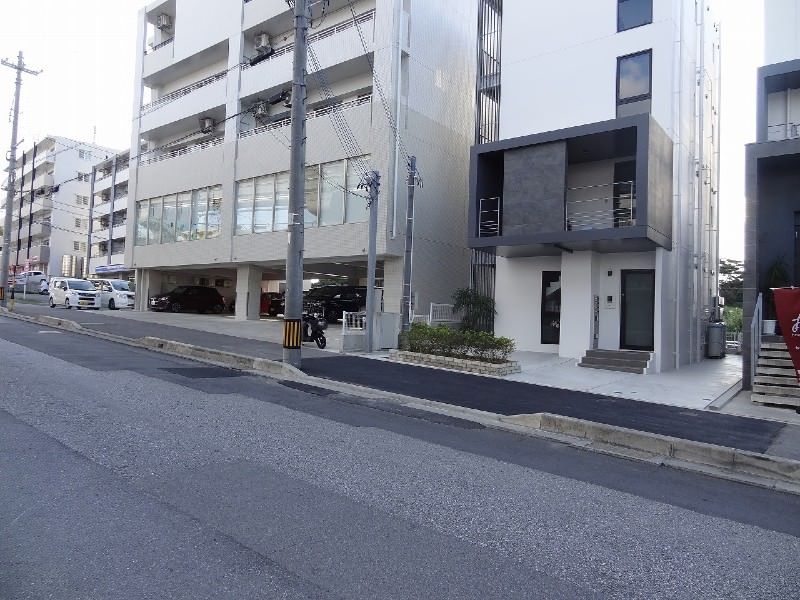 Modern Office for Rent in Urasoe, Okinawa | 36.9 sqm - Thumbnail 2