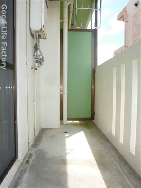 1K Apartment for Rent in Oroku, Naha City, Okinawa - Thumbnail 3