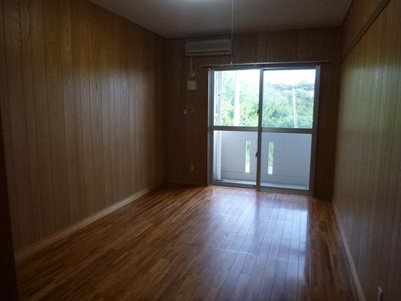 1R Apartment for Rent in Tomigusuku, Okinawa - Maison Park Side - Thumbnail 2