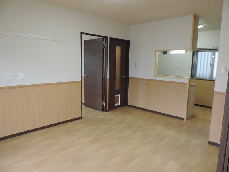 Pet-Friendly 2LDK Apartment for Rent in Nakagusuku, Okinawa - Thumbnail 3