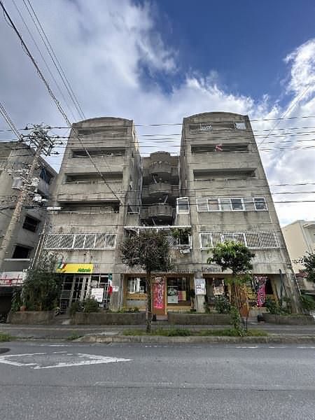 1R Apartment for Rent in Urasoe City, Okinawa - 32.93 sqm - Thumbnail 2
