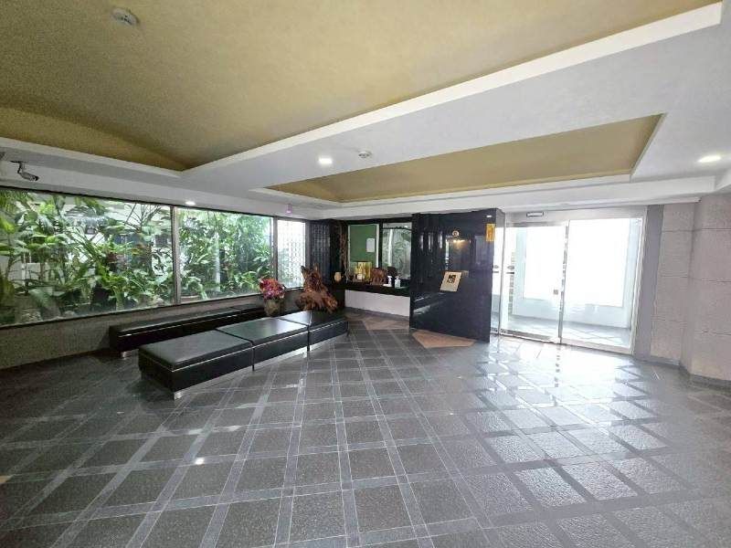 Renovated 3LDK Apartment with Walk-in Closet in Naha, Okinawa - Thumbnail 4