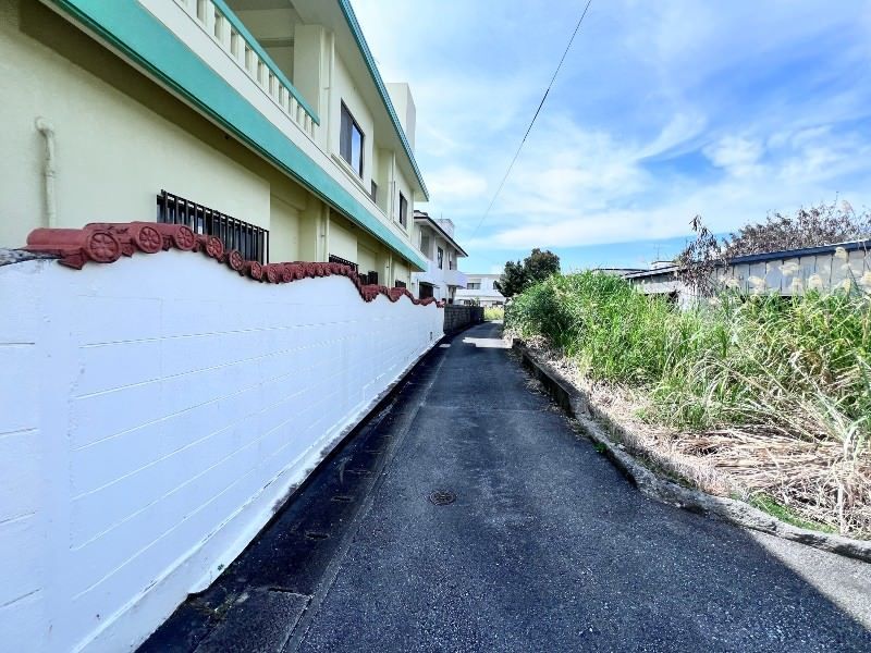 100.4 Tsubo Corner Lot Land for Sale in Itoman, Okinawa - Thumbnail 3