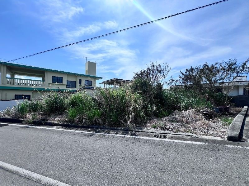 100.4 Tsubo Corner Lot Land for Sale in Itoman, Okinawa - Thumbnail 2